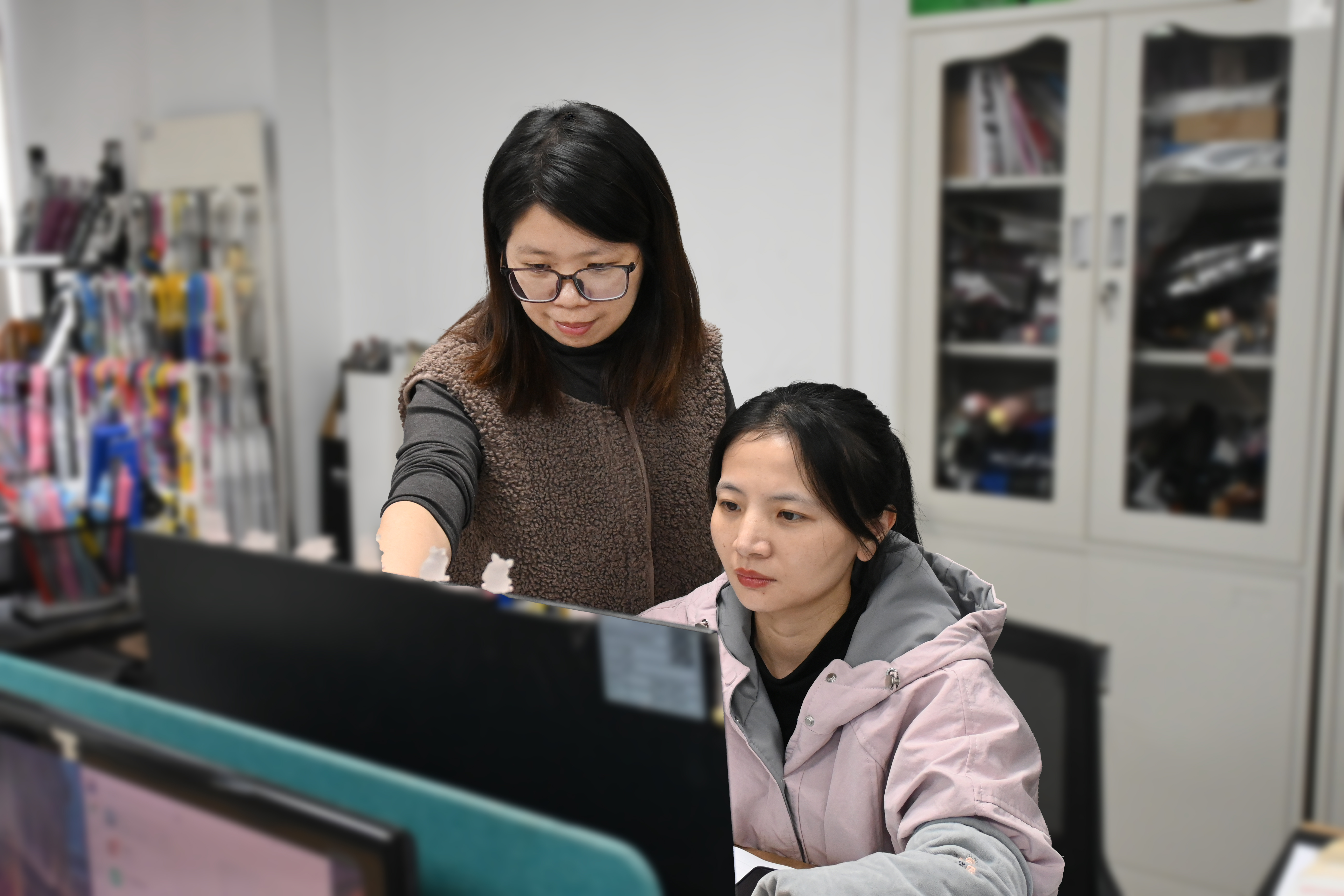 祝賀！優(yōu)安納傘業(yè)吳麗雙榮獲2024年度“晉江市好師傅”稱(chēng)號(hào)